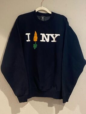 Men's Navy 'I 🥕NY' Graphic Sweatshirt. WB Studios Size XL.